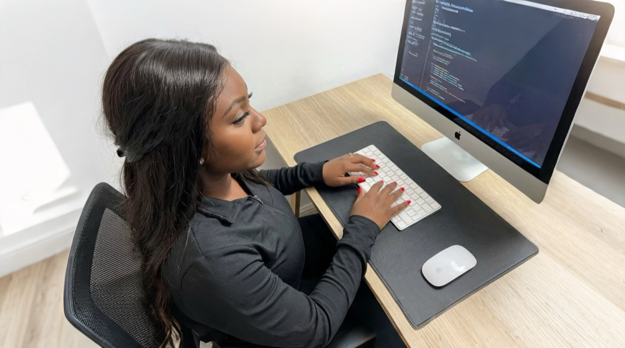 Jessica working on AI @ Work at her laptop